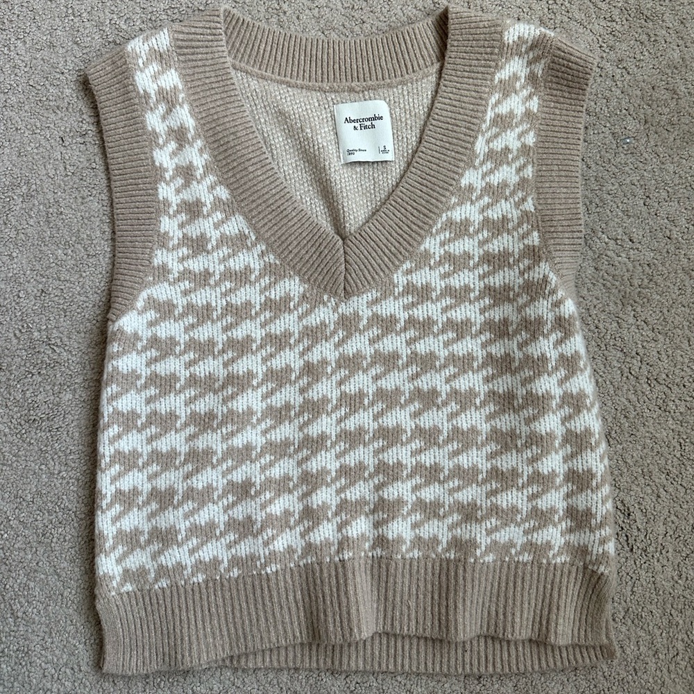 Abercrombie sweater vest